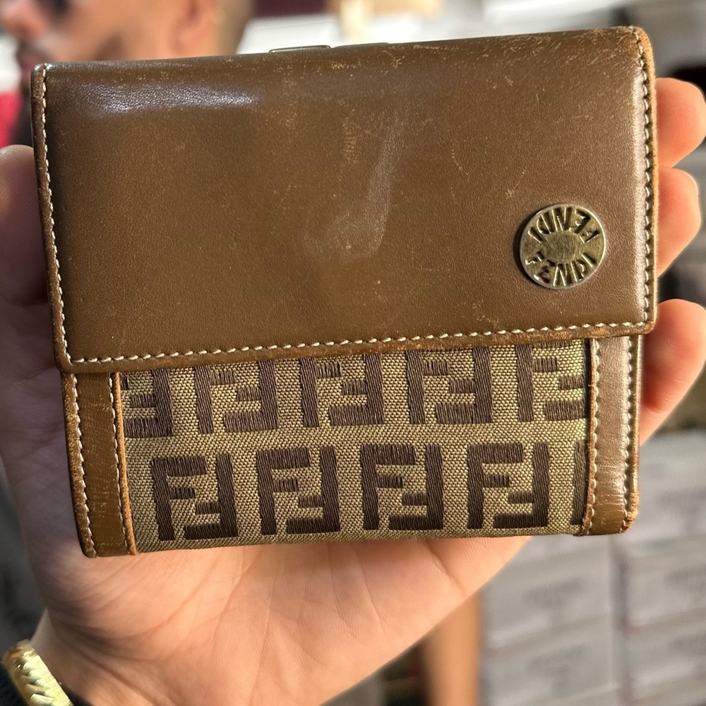 FENDI KISSLOCK WALLET